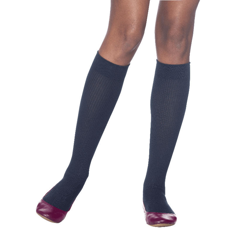 Sigvaris Casual Cotton Compression Socks, Calf High, For Women, 15 to 20mmHg, 7-1/2" to 10" Ankle Circumference, Size B, Closed Toe, Black